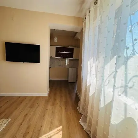 Elias House Apartment