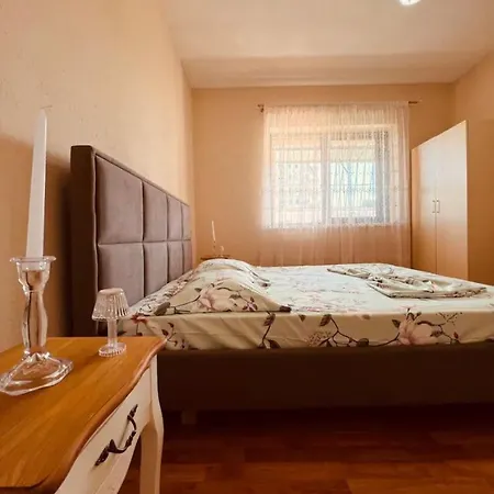 Elias House Apartment